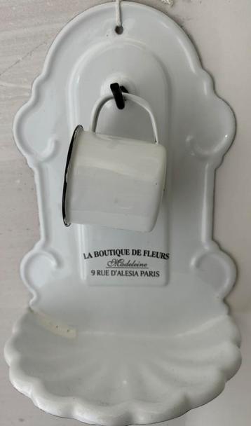 Emaille zeephouder met drinkbeker beschikbaar voor biedingen