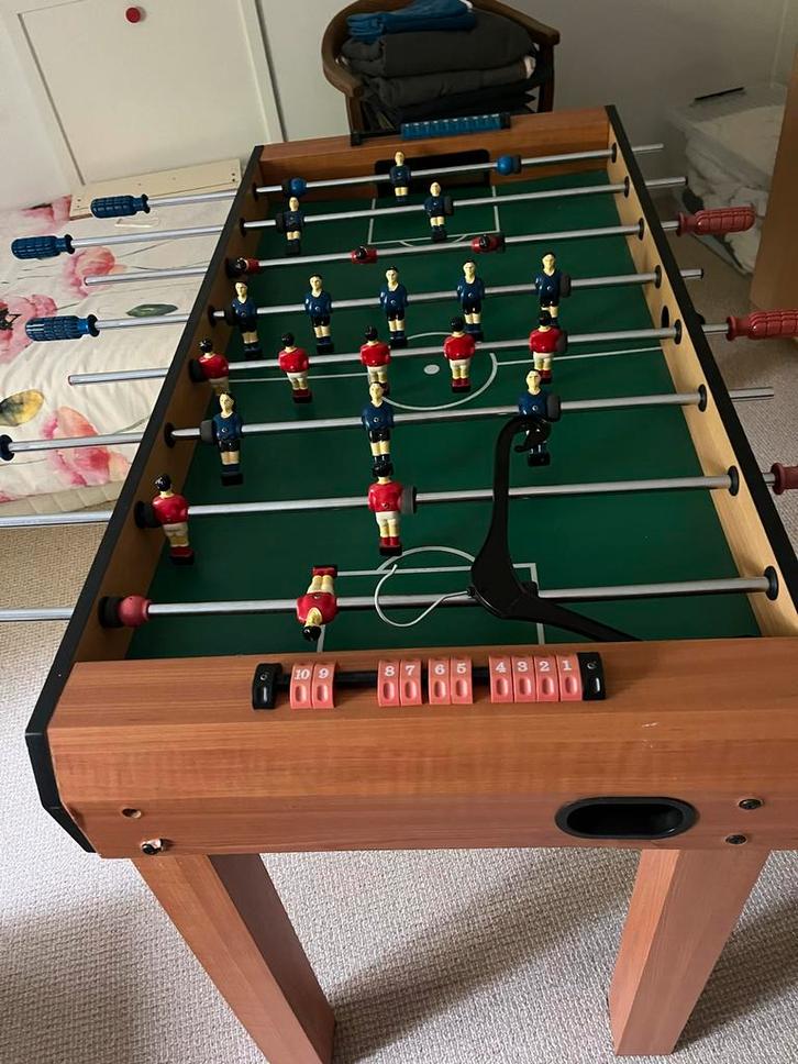 Tafelvoetbalspel te koop!, Hobby en Vrije tijd, Gezelschapsspellen | Bordspellen, Gebruikt, Drie of vier spelers, Ophalen of Verzenden