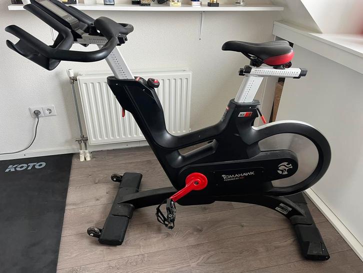 Tomahawk IC7 spinningfiets, Sport en Fitness, Fitnessapparatuur, Gebruikt, Spinningfiets, Benen, Ophalen