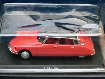 Citroen DS 19 rood, zwart dak 1962 DS Collection 1:43 beschikbaar voor biedingen