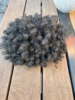 Zwarte krullen pruik, Ophalen of Verzenden, Zo goed als nieuw