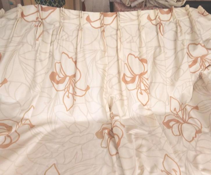 2 Creme gevoerde gordijnen van 252 cm hoog en elk 140 cm br, Huis en Inrichting, Stoffering | Gordijnen en Lamellen, Zo goed als nieuw