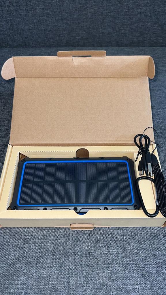 Gloednieuwe Powerbank | 4 oplaadpoorten | Zaklamp |, Telecommunicatie, Powerbanks, Nieuw, Ophalen