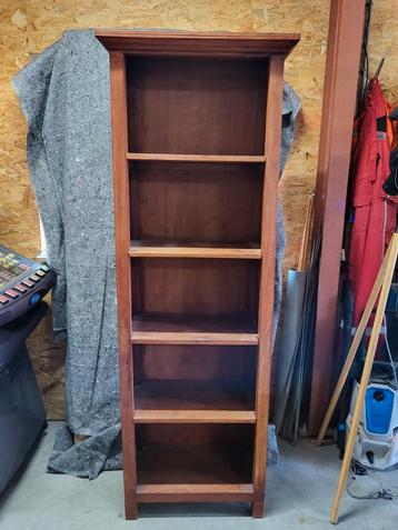 2x Houten Boekenkast beschikbaar voor biedingen
