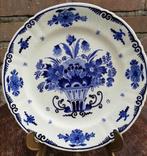 Porselyne fles. Wandbord. 1918. 21 cm., Ophalen