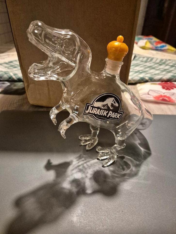 Jurassic World Velociraptor Whisky Fles nieuw, Verzamelen, Glas en Borrelglaasjes, Nieuw, Overige typen, Ophalen of Verzenden