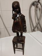 Brons beeld meisje op stoel by Valente naar Juan Clara Ayats, Antiek en Kunst, Antiek | Koper en Brons, Ophalen of Verzenden