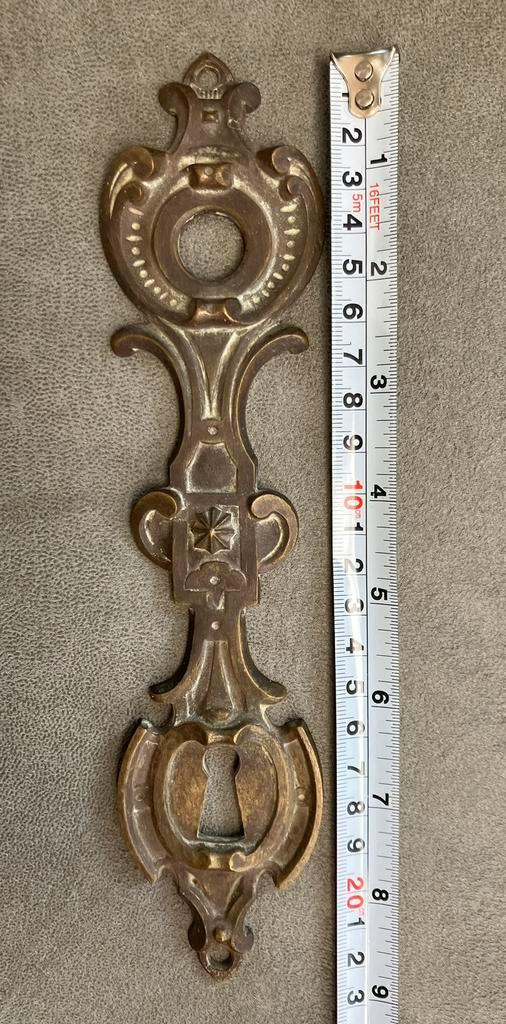 Antiek messing deurbeslag / slotplaat ongepoetst, Doe-het-zelf en Verbouw, Hang- en Sluitwerk, Slot, Koper of Messing, Ophalen of Verzenden