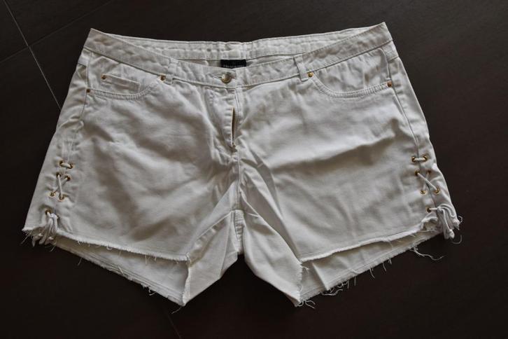 Witte short van Crazy World, Kleding | Dames, Broeken en Pantalons, Gedragen, Maat 42/44 (L), Wit, Kort, Ophalen of Verzenden
