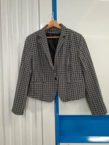 Zwart/wit jasje, maat M beschikbaar voor biedingen