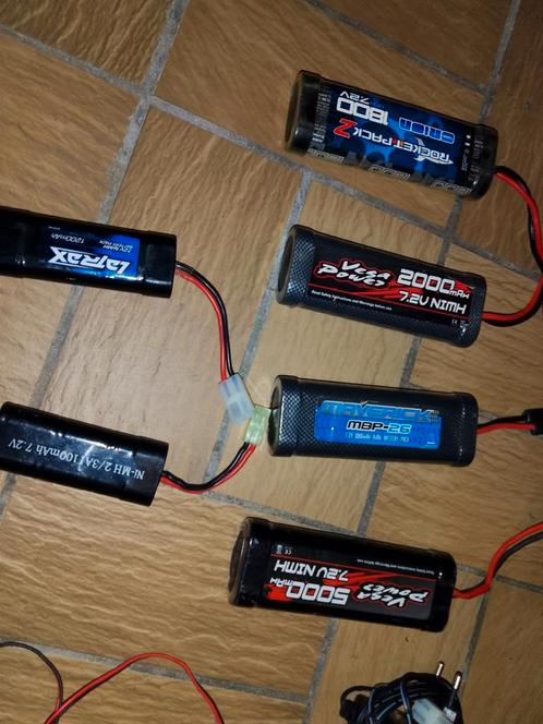 Partij RC accu's en opladers, Hobby en Vrije tijd, Modelbouw | Radiografisch | Auto's, Gebruikt, Elektro, Ophalen