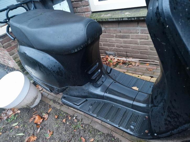 Matt zwarte djjd cashmere scooter, Fietsen en Brommers, Brommeronderdelen | Scooters, Gebruikt, Overige merken, Overige typen