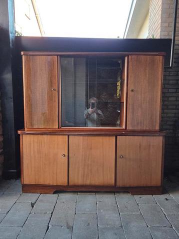 Vintage 2-delige kast beschikbaar voor biedingen