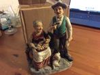 Capodimonte Italian porcelain beeldje oud koppel met hondje, Verzamelen, Beelden en Beeldjes, Ophalen of Verzenden, Gebruikt, Mens