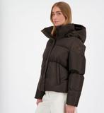 Maya puffer jas airforce helemaal nieuw met prijskaartje, Kleding | Dames, Wintersportkleding, Airforce, Nieuw, Ophalen of Verzenden