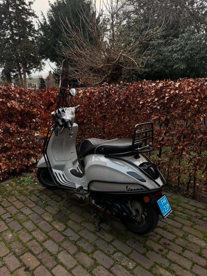 Vespa Sprint 2021 50cc Krijtgrijs, Fietsen en Brommers, Scooters | Vespa, Gebruikt, Vespa S, Maximaal 25 km/u, Benzine, Ophalen