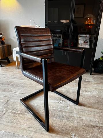 6 Eetkamerstoelen met armleuning - Bruin/leder beschikbaar voor biedingen