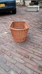 Honden mandje, Fietsen en Brommers, Fietsaccessoires | Fietsmanden, Ophalen of Verzenden, Gebruikt, Fietsmand, Basil