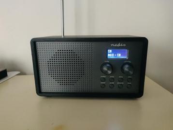 Tafelradio met DAB+, FM en AUX ingang, oplaadbaar beschikbaar voor biedingen