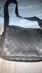 LV heren tas, Sieraden, Tassen en Uiterlijk, Tassen | Schoudertassen, Ophalen of Verzenden, Zo goed als nieuw, Zwart