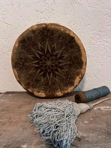 antiek rond stoffen zijde doosje sleets shabby brocante beschikbaar voor biedingen