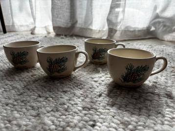 SARAH'S GARDEN CHRISTMAS GREEN Wedgwood theekopjes beschikbaar voor biedingen
