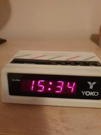 Vintage Yoko Digitale Wekker - Wit, Huis en Inrichting, Ophalen of Verzenden, Gebruikt, Digitaal, Wekker of Tafelklok