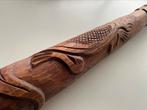 Didgeridoo met mooi houtsnijwerk details hout instrument, Muziek en Instrumenten, Blaasinstrumenten | Didgeridoos, Ophalen of Verzenden