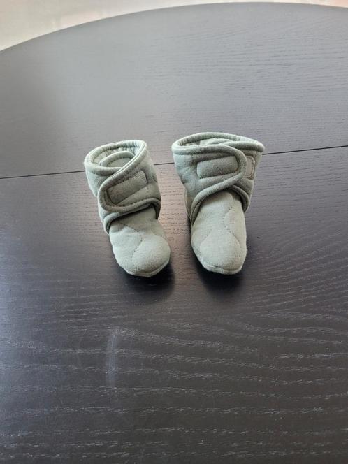 Groene babyslofjes Hema, 4 - 9 maanden, Kinderen en Baby's, Babykleding | Schoentjes en Sokjes, Zo goed als nieuw, Jongetje of Meisje