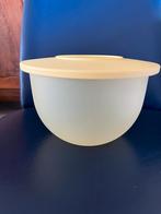 Tupperware trendy kom 2,5 liter, Ophalen of Verzenden, Gebruikt, Geel, Bak of Kom