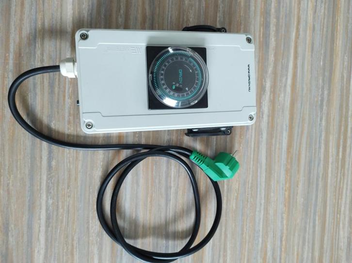 Davin Relaiskast DV12 2x 600W, Doe-het-zelf en Verbouw, Elektra en Kabels, Zo goed als nieuw, Schakelaar, Ophalen