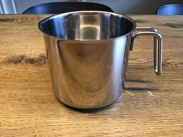 GROTE RVS “ MELK/SAUS KOKER” zgan beschikbaar voor biedingen