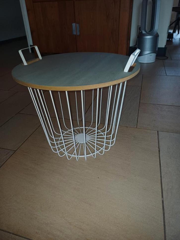 Moderne bijzettafel met metalen frame, Huis en Inrichting, Tafels | Salontafels, Ophalen of Verzenden