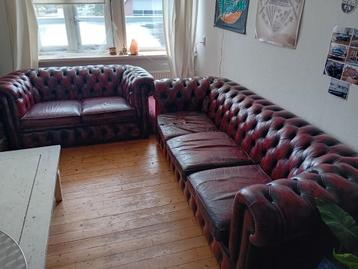 Originele Chesterfields in oxblood rood – uniek aanbod beschikbaar voor biedingen
