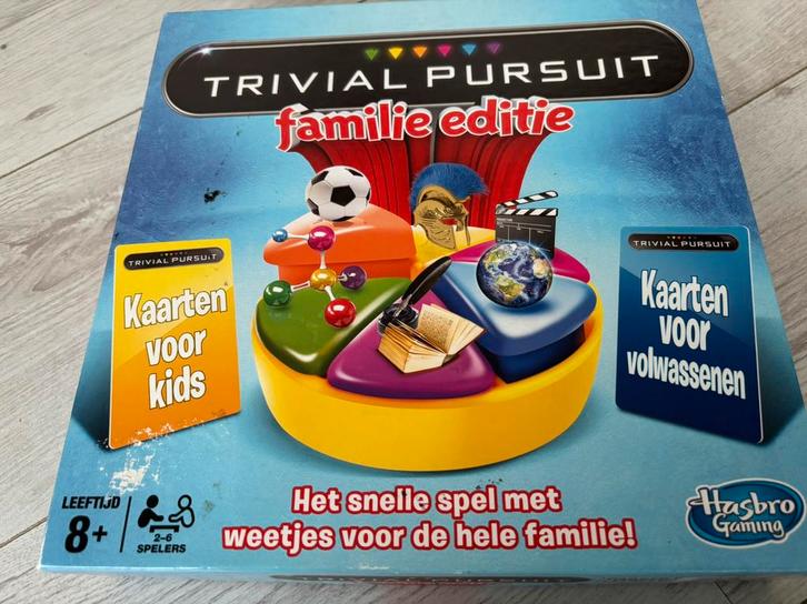 Trivial Pursuit familie editie, Hobby en Vrije tijd, Gezelschapsspellen | Bordspellen, Zo goed als nieuw, Ophalen of Verzenden