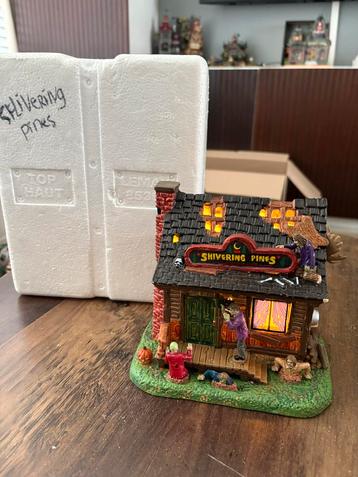 Lemax Spookytown Shivering Pines 85309 (Tempex) beschikbaar voor biedingen