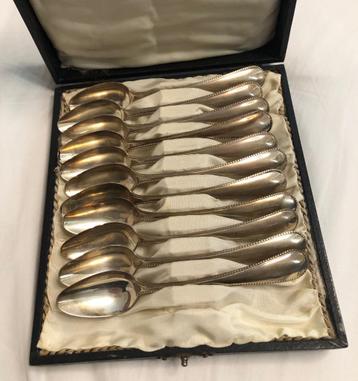 11 antieke zilveren lepeltjes met parelrand - 1902  beschikbaar voor biedingen