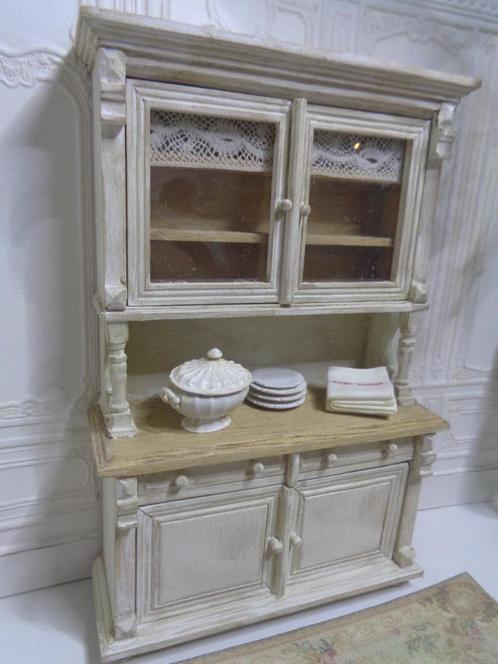 Brocante buffetkast… Poppenhuis 1:12.. (Nr P111)*, Verzamelen, Poppenhuizen en Toebehoren, Nieuw, Poppenhuis, Ophalen of Verzenden