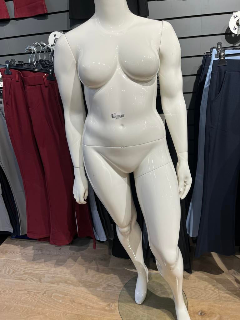 Etalage pop +size/curvy, Ophalen, Gebruikt