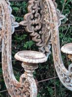 Twee decoratieve gietijzeren muurkandelaars (brocante), Huis en Inrichting, Woonaccessoires | Kandelaars en Kaarsen, Ophalen of Verzenden