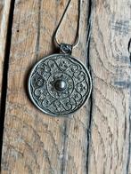 Tibetaanse Munt Hanger - Boeddhistische Symboliek, Overige materialen, Nieuw, Ophalen of Verzenden, Kruis of Symbool