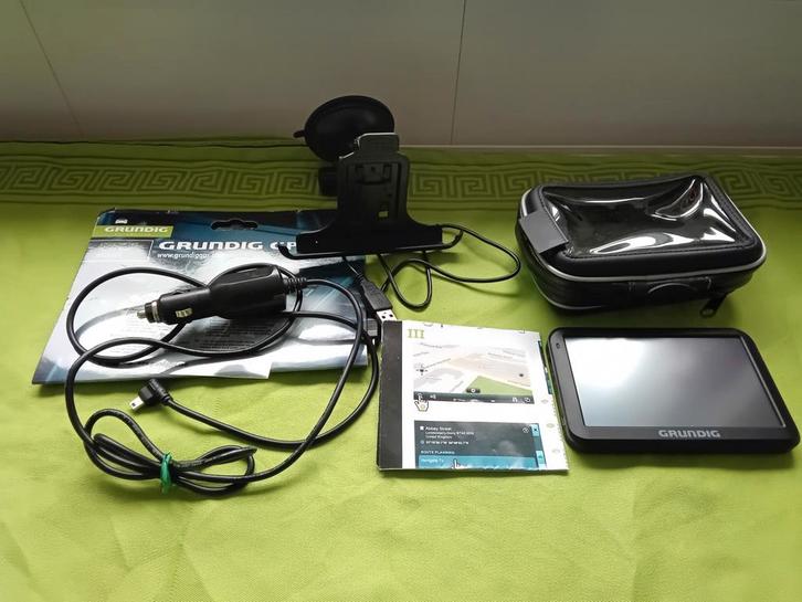 Grundig Navigatie met Oplaadsnoer, Auto diversen, Autonavigatie, Gebruikt, Ophalen of Verzenden