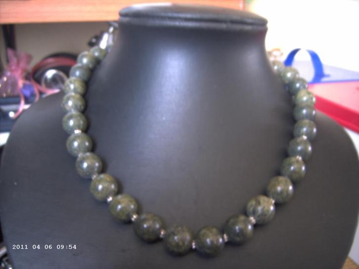 Een mooie Groene Serpentine Jaspis edelstenen ketting, Sieraden, Tassen en Uiterlijk, Antieke sieraden, Ketting, Overige materialen