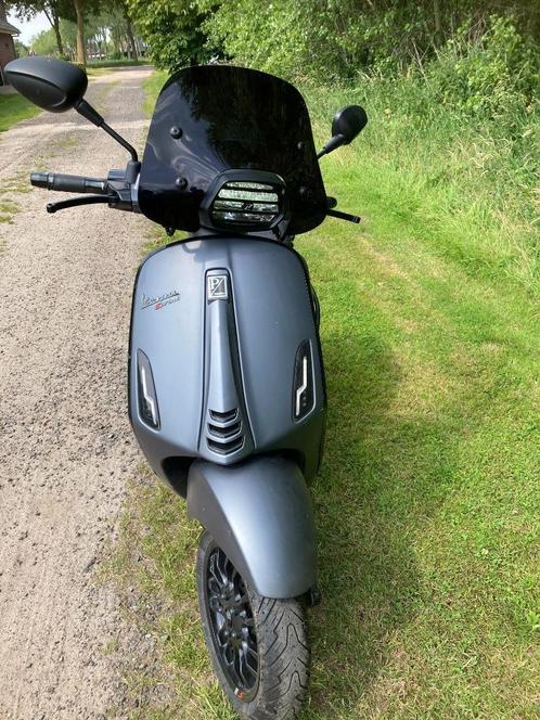 Vespa Sprint Mat Grijs mett.bj 05-2022 i.z.g.st., Fietsen en Brommers, Scooters | Vespa, Zo goed als nieuw, Vespa S, Maximaal 45 km/u