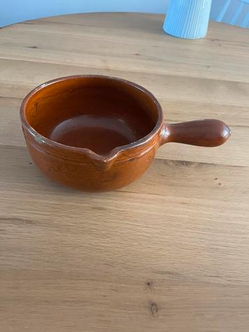 Vintage aardewerk beschikbaar voor biedingen