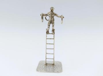 Zilveren miniatuur, ringenartiest, C.B. Bos, Zandvoort beschikbaar voor biedingen