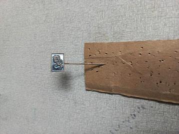 Metalen speldje van "Soffle". beschikbaar voor biedingen