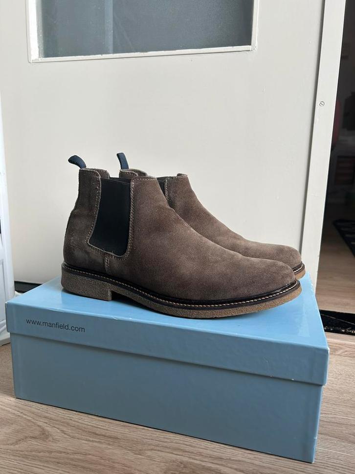 Manfield Taupe Suède Chelsea Boots - maat 43 - 1x gebruikt!, Kleding | Heren, Schoenen, Zo goed als nieuw, Boots, Bruin, Ophalen of Verzenden