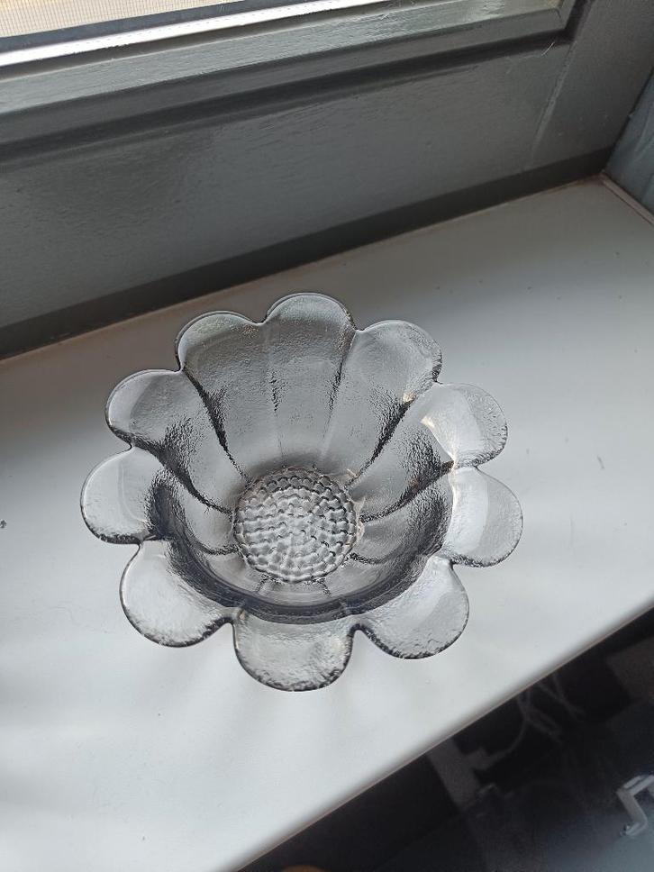 Dartington Crystal Daisy Dish, Crystal, Huis en Inrichting, Keuken | Servies, Zo goed als nieuw, Schaal of Schalen, Overige stijlen