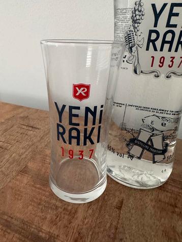 Yeni raki fles 50 cl ongeopend en glas beschikbaar voor biedingen